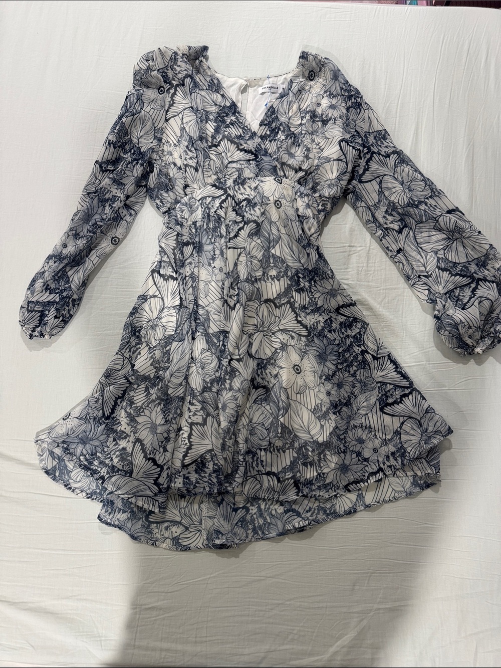 Floral Long Sleeve V-Neck Dress in Navy and White